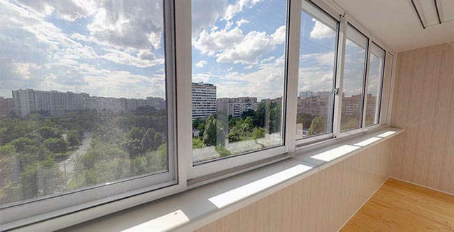 Чем застеклить балкон: ПВХ или алюминием Коломна